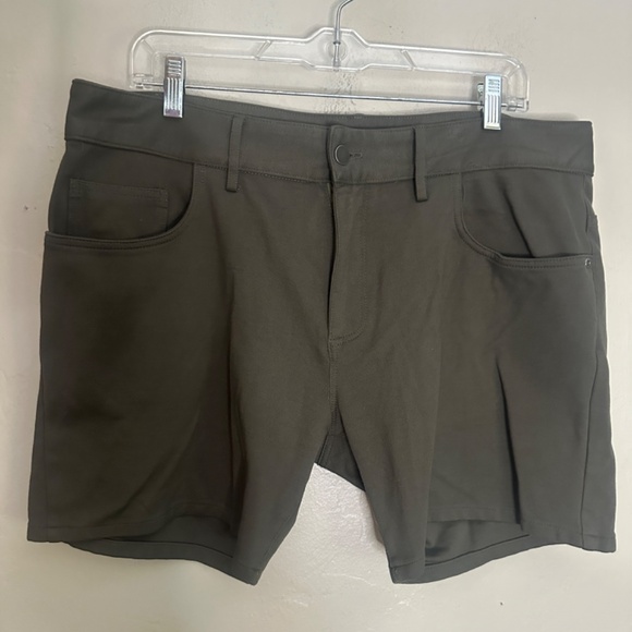 LASC Stretch Shorts 36" waist 6" inseam Gently worn 67% viscose/28% nylon - Picture 2 of 5